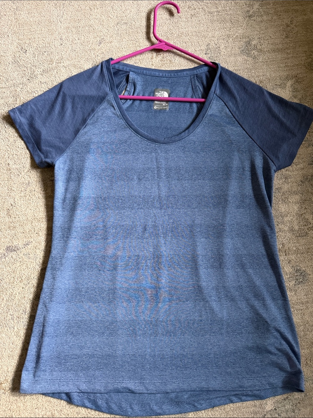 Women’s Northface shirt